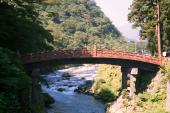 Shinkyo broen var enden på en 40 kilometer lang allé af cedertræer, som førte op til templerne ved Nikko