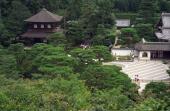 Ginkakuji set oppe fra bakkerne bag ved templet