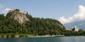 Bled slottet ligger på en klippetop 130 meter over Bled søen