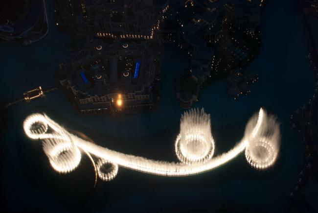 Dubai Fontænen nedenfor Burj Khalifa - set oppe fra Burj Khalifa