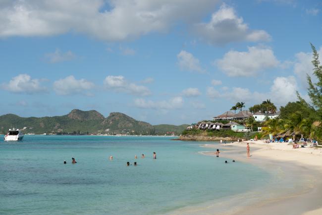 En af Antigua og Barbuda's 365 strande